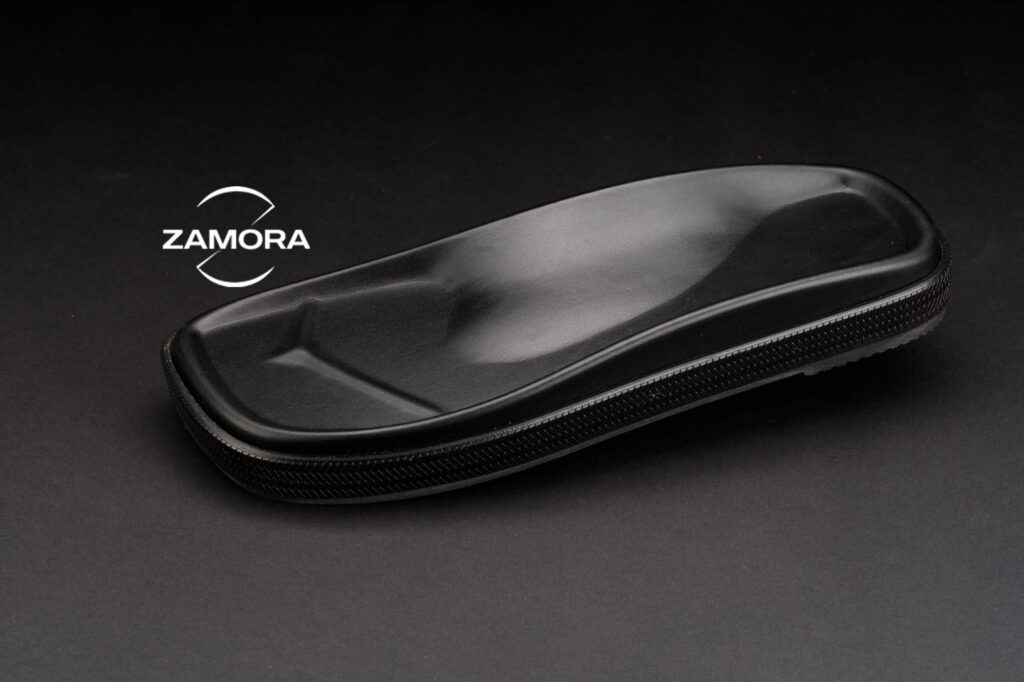 inyectados zamora-41- suelas-plantas-modelo-abril-negro-logo